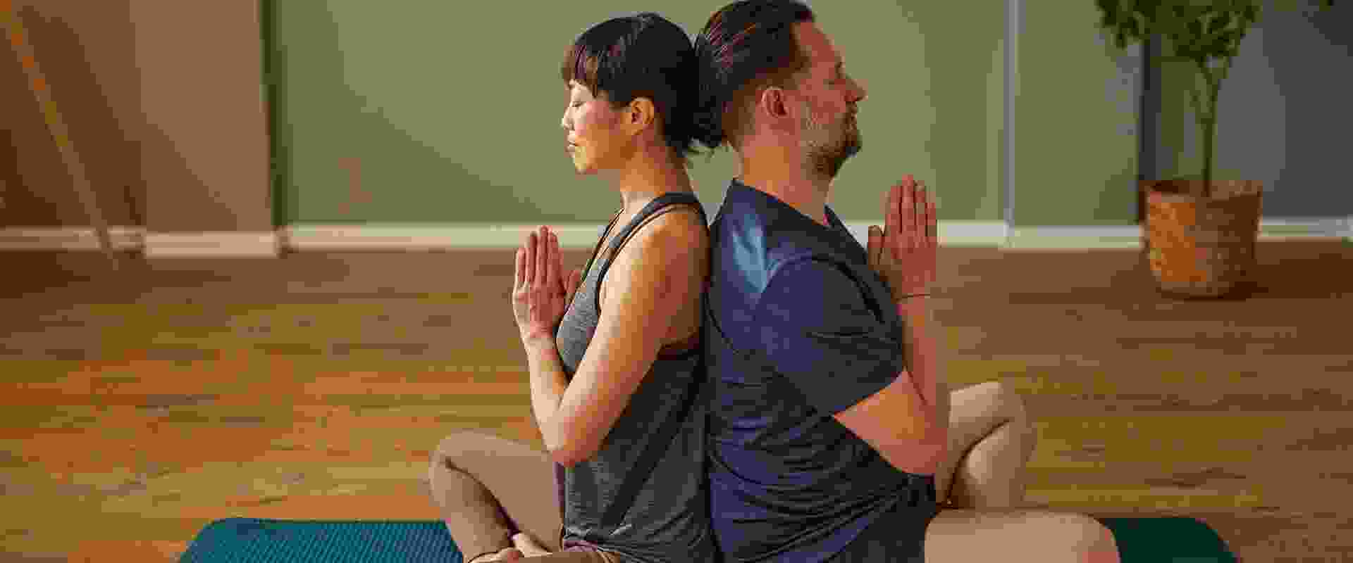 prenatal-postnatal-yoga-trainer